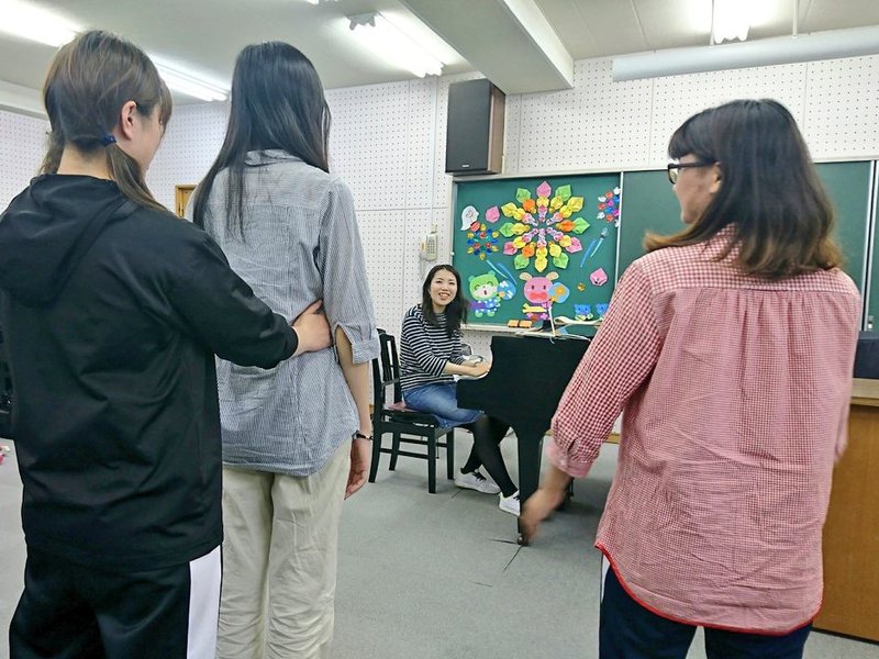 体を動かしながらの発声講座