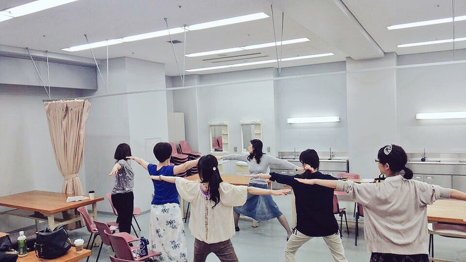 佐々木ひろ子による出張講座（呼吸と姿勢のワークショップの様子）